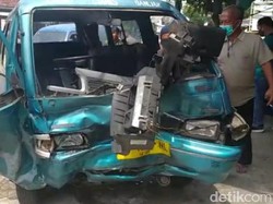 Warga Selamatkan Sopir Terjepit Dasbor yang Tabrakan di Ciamis