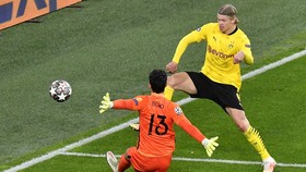 Momen Gol Aneh Haaland di Dortmund vs Sevilla