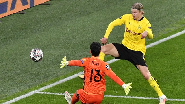 Kapten Real Madrid Sergio Ramos menilai lebih mudah mendapatkan Erling Haaland dibandingkan Kylian Mbappe.