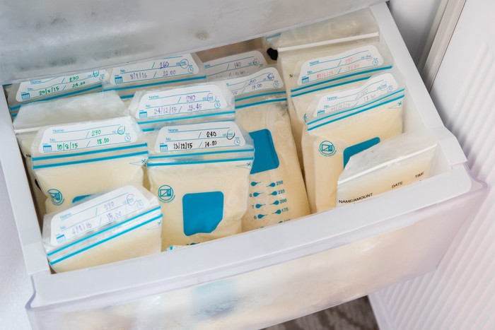 breast milk in plastic bags on refrigerator shelf, frozen mother milk for infant, breastfeeding 4 Hal Penting Soal ASI yang Harus Kita Pahami, Yuk Catat!