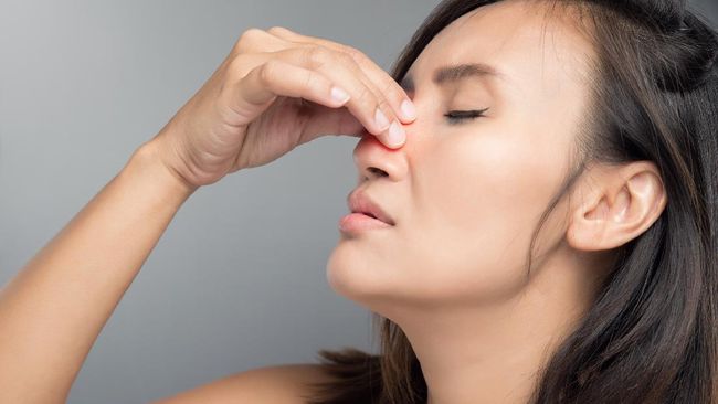Berikut beberapa tips penanganan yang tepat jika Anda mengalami gejala sinusitis.