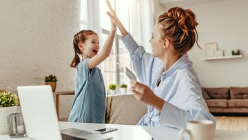 TIPS BESARKAN ANAK SENDIRIAN