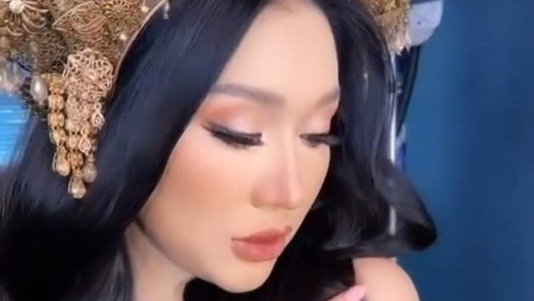 Inilah Penampilan Lucinta Luna yang Bikin Pangling Setelah Menghilang Setelah keluar dari penjara dan menghilang beberapa saat, berikut penampilan Lucinta Luna yang bikin pangling