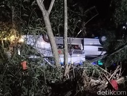 4 Orang Masih Terjebak di Kerangka Bus Masuk Jurang di Sumedang