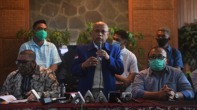 Ketua Umum Partai Demokrat AHY dilaporkan ke Bareskrim Polri lantaran diduga memalsukan akta pendirian partai dengan memasukkan nama SBY sebagai pendiri.