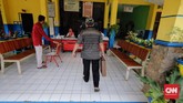 FOTO: Restorasi Arsip Warga Jaksel yang Rusak oleh Banjir Pemkot Jaksel membuka layanan restorasi arsip rusak bagi warga terdampak banjir. Layanan itu dibuka di sejumlah titik.