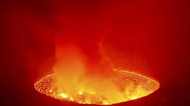 Gunung Nyiragongo terakhir meletus pada 17 Januari 2002, menewaskan lebih dari seratus orang dan menutupi hampir semua bagian timur Goma dengan lahar.