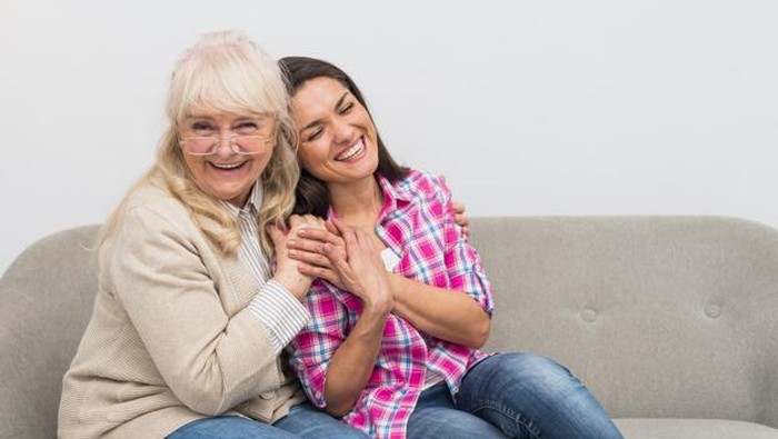 Ajaib Banget! Ini 5 Tanda Calon Mertua Menyukaimu