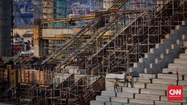 Pembangunan Jakarta Internasional Stadium (JIS) yang akan menjadi kandang Persija Jakarta telah mencapai separuh jalan.