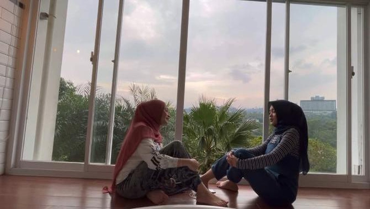 Nathalie Holscher sekarang menjadi ibu sambung anak-anak Sule den &lpar;Almh&rpar; Lina&period; Berikut potret kedekatan Nathalie dengan Putri Delina