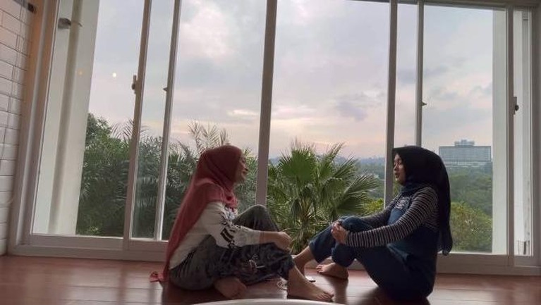 Nathalie Holscher sekarang menjadi ibu sambung anak-anak Sule den (Almh) Lina. Berikut potret kedekatan Nathalie dengan Putri Delina