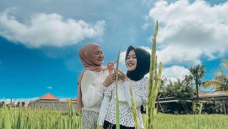 Nathalie Holscher sekarang menjadi ibu sambung anak-anak Sule den (Almh) Lina. Berikut potret kedekatan Nathalie dengan Putri Delina
