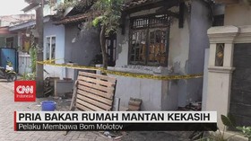 VIDEO: Pria Bakar Rumah Mantan Kekasih