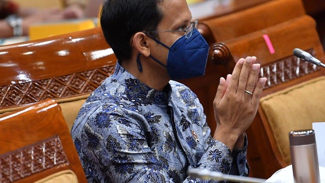 Mendikbudristek Nadiem Makarim pamit ke Presiden Joko Widodo di hari terakhir bekerja sebelum pelantikan presiden baru.