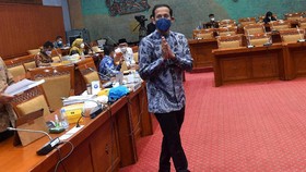Nadiem: Orang Tua Punya Komorbid, Anak Jangan ke Sekolah