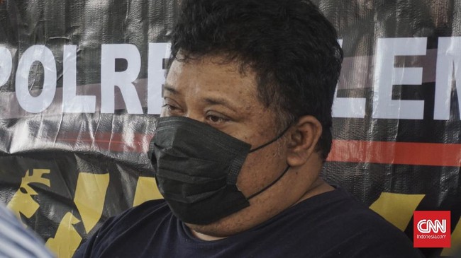 Pengangguran berkedok ustaz sakti bernama tenar Gus Bahar sejak 2017 bersenang-senang menghabiskan uang dari hasil menipu korban yang ingin menggandakan duit.