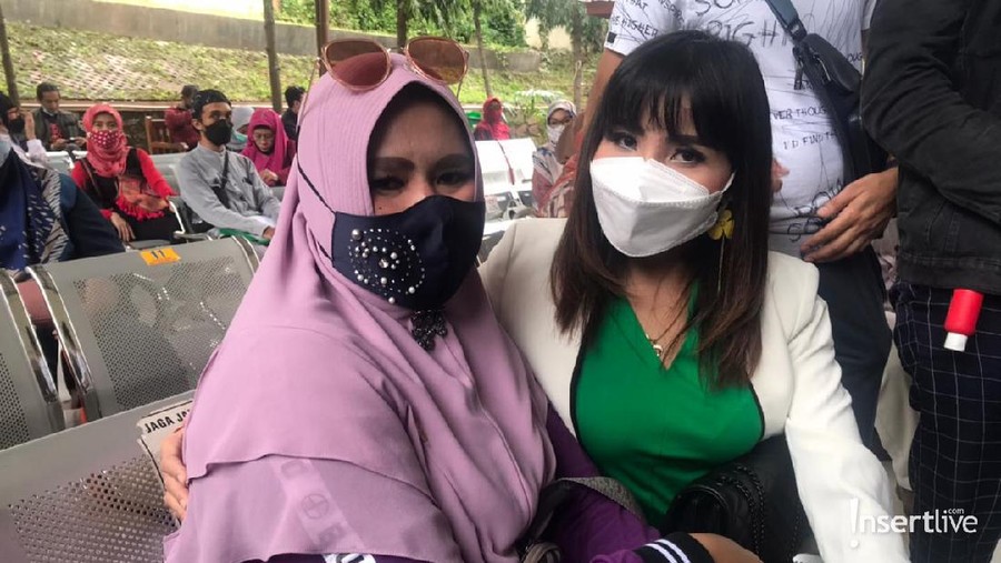 Rohimah dan Eva Belisima