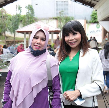 Lepas Penat Sidang Cerai, Rohimah dan Eva Belisima Liburan di Bali