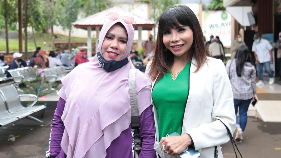 Rohimah Datang ke Sidang Vonis Cerai dengan Kiwil Pakai Motor