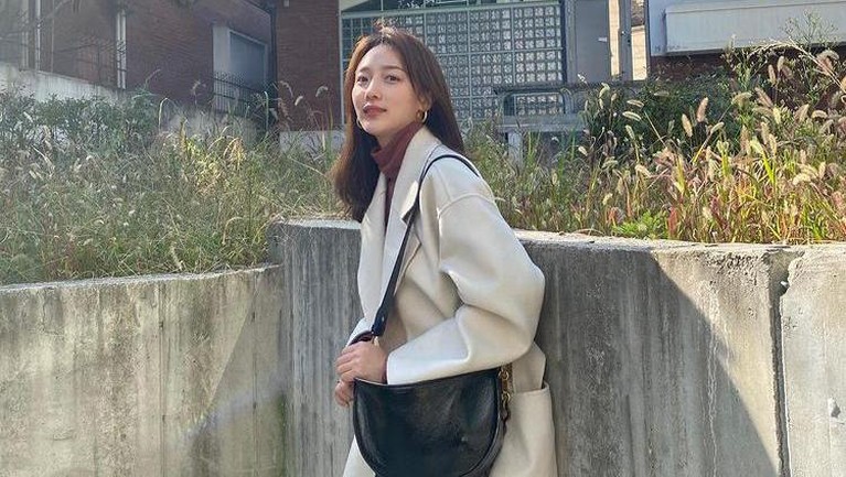 Sosok Pyo Ye Jin Pengganti Naeun April di Drama Korea 'Taxi Drive' Aktris Pyo Ye Jin ditunjuk oleh pihak produksi drama Korea 'Taxi Drive' untuk menggantikan Naeun April. Berikut sosok Pyo Ye Jin!