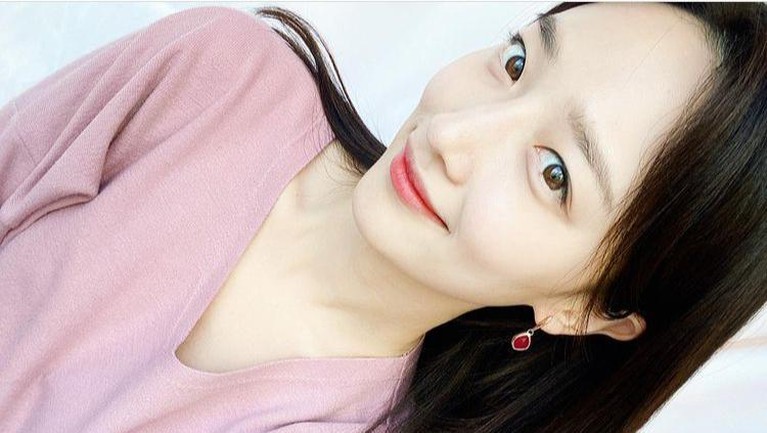 Sosok Pyo Ye Jin Pengganti Naeun April di Drama Korea 'Taxi Drive' Aktris Pyo Ye Jin ditunjuk oleh pihak produksi drama Korea 'Taxi Drive' untuk menggantikan Naeun April. Berikut sosok Pyo Ye Jin!