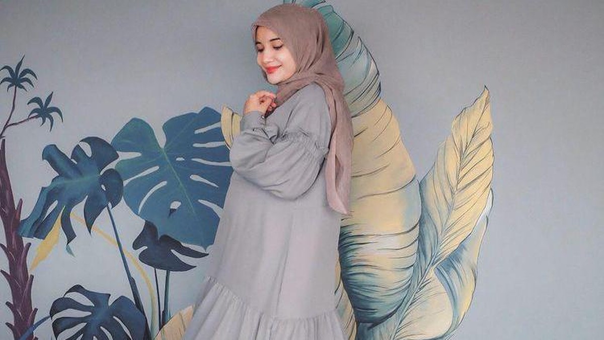 Zaskia Sungkar tengah hamil anak pertama dengan Irwansyah&period; Yuk intip style kece Zaskia saat hamil anak pertama&excl;