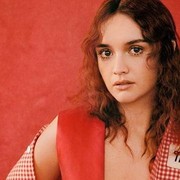 Selalu Terlihat Stunning, Intip Skincare Routine Olivia Cooke