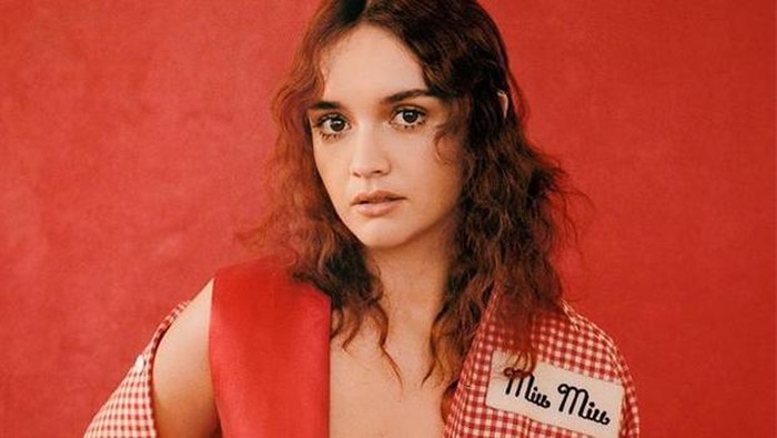 Selalu Terlihat Stunning, Intip Skincare Routine Olivia Cooke