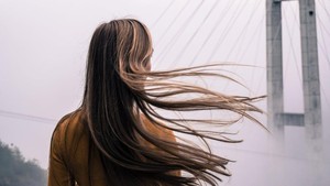 Tanpa Disadari, 5 Kebiasaan Sepele ini Bikin Rambut Cepat Lepek dan Berminyak