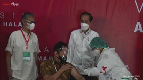 VIDEO: Jokowi Tinjau Vaksinasi Seniman di Yogyakarta