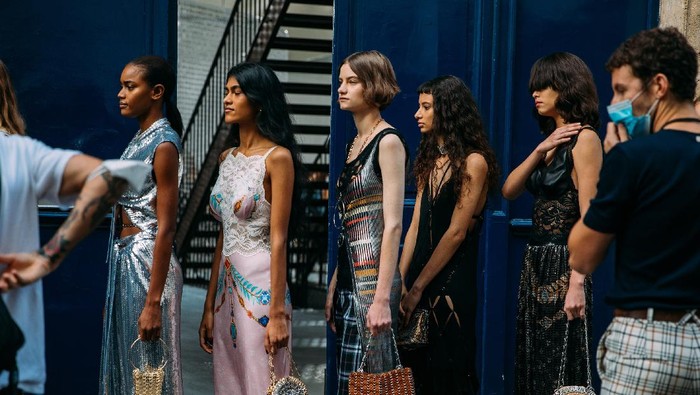 Makin Trendy dengan Tren Aksesori Spring 2021