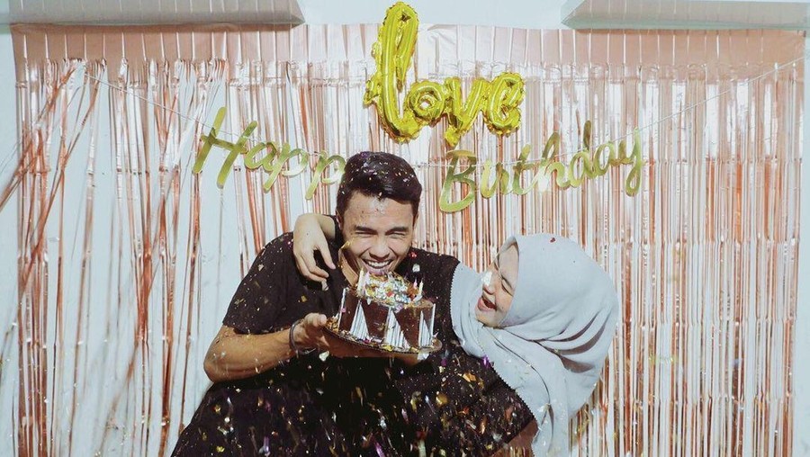 Anisa Rahman dan suami