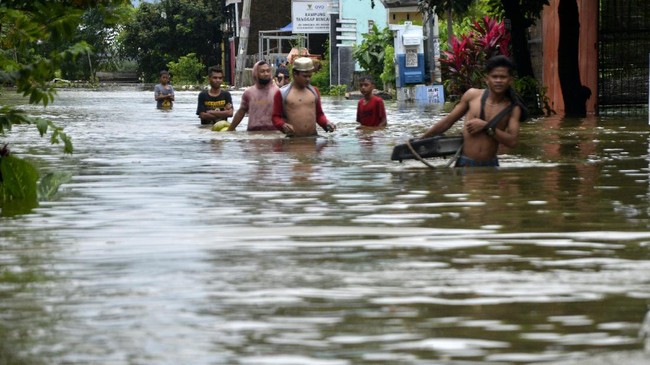 Banjir sudah mengepung Makassar, Sulsel sejak November 2022. Namun banjir terparah terjadi Februari 2023 yang membuat dua ribu warga mengungsi.