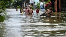Banjir di Sulsel: 8 Orang Meninggal, Ratusan Rumah Terendam