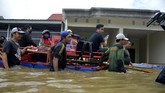 FOTO : Banjir Menggenangi Sejumlah Wilayah di Makassar Sejumlah wilayah di Kecamatan Manggala, Makassar, Sulawesi Selatan terendam banjir akibat hujan deras yang mengguyur wilayah itu beberapa hari belakangan ini.