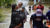 FOTO : Banjir Menggenangi Sejumlah Wilayah di Makassar Sejumlah wilayah di Kecamatan Manggala, Makassar, Sulawesi Selatan terendam banjir akibat hujan deras yang mengguyur wilayah itu beberapa hari belakangan ini.