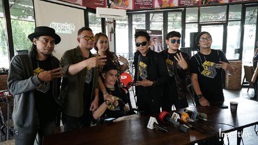 img-title Viral soal Ghosting, El Kasih Rilis Lagu Muntaber 'Mundur Tanpa Berita'