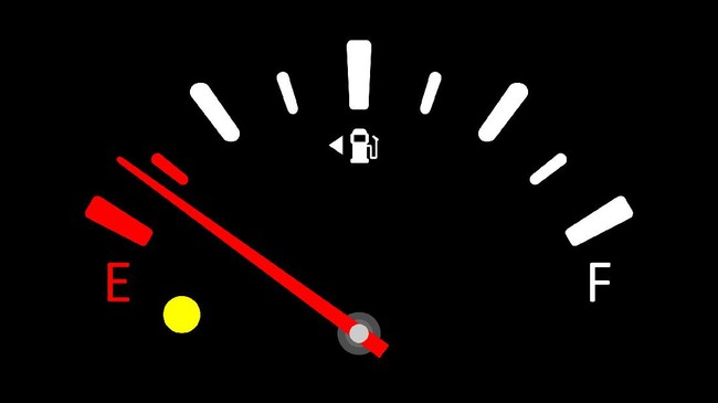 Cara Mengetahui Posisi Tangki Bensin Tanpa Turun Mobil Anda tak perlu repot turun dari mobil untuk mengecek posisi tangki bensin. Berikut cara mengetahui posisi tangki bensin langsung dari panel instrumen.
