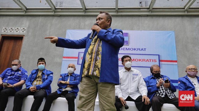 Pengurus Demokrat hasil KLB Deli Serdang menggelar jumpa pers di rumah Moeldoko, namun sang jenderal tak hadir menemani.