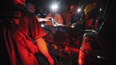 FOTO: Rabu Tragis Pelajar, Bus Terperosok ke Jurang Sumedang Bus yang mengangkut puluhan pelajar terperosok ke jurang di Sumedang pada Rabu (10/3) malam dan menewaskan 27 orang.