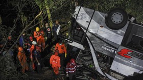 img-title Bus Maut Masuk Jurang 20 Meter di Sumedang Berhasil Diangkat