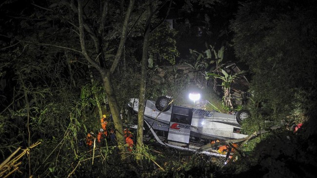 Rumah Sakit Umum Daerah Sumedang menyatakan kondisi kesehatan dua korban kecelakaan bus yang dirawat di RSUD mulai membaik.