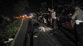 FOTO: Rabu Tragis Pelajar, Bus Terperosok ke Jurang Sumedang Bus yang mengangkut puluhan pelajar terperosok ke jurang di Sumedang pada Rabu (10/3) malam dan menewaskan 27 orang.