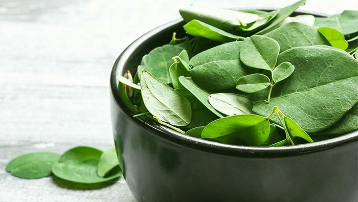 Atasi Jerawat dan Tanda Penuaan Dini dengan Skincare yang Mengandung Moringa