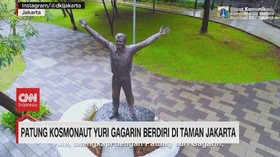 VIDEO:Patung Kosmonaut Yuri Gagagrin Berdiri di Taman Jakarta