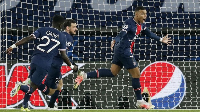 Bayern Munchen yang tengah bersuka cita akan menjamu PSG yang sedang murung pada leg pertama perempat final Liga Champions.