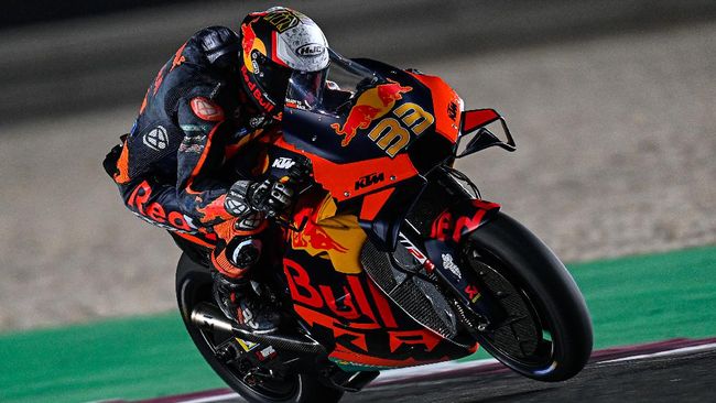 Pembalap KTM, Brad Binder mengatakan Valentino Rossi sensitif terkait insiden yang terjadi di seri pertama jelang MotoGP Doha 2021.