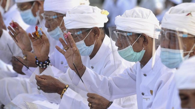 Kementerian Kesehatan merilis hasil laporan survei tingkat kedisiplinan penerapan protokol kesehatan. Bali jadi provinsi paling taat pakai masker.