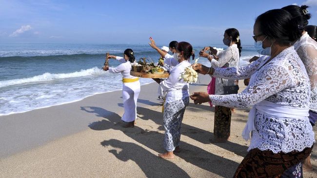 Rangkaian Hari Raya Nyepi akan berlangsung dengan sejumlah peribadatan dan tradisi yang mengiringinya, seperti berikut.