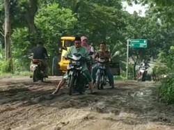 Akses Jalan Pemandian Banyubiru Pasuruan Bak Sirkuit Motocross